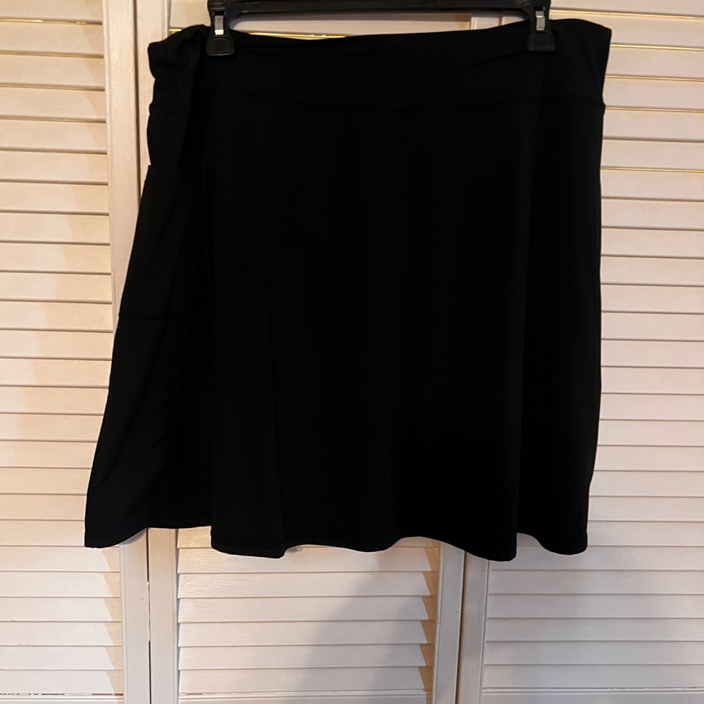 KoralhyBlack Circle Skirt wflowy design. Casual comfort style for Spring/Summer.